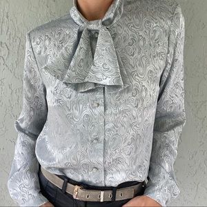 Laura Henson silver swirl size 8 button front top